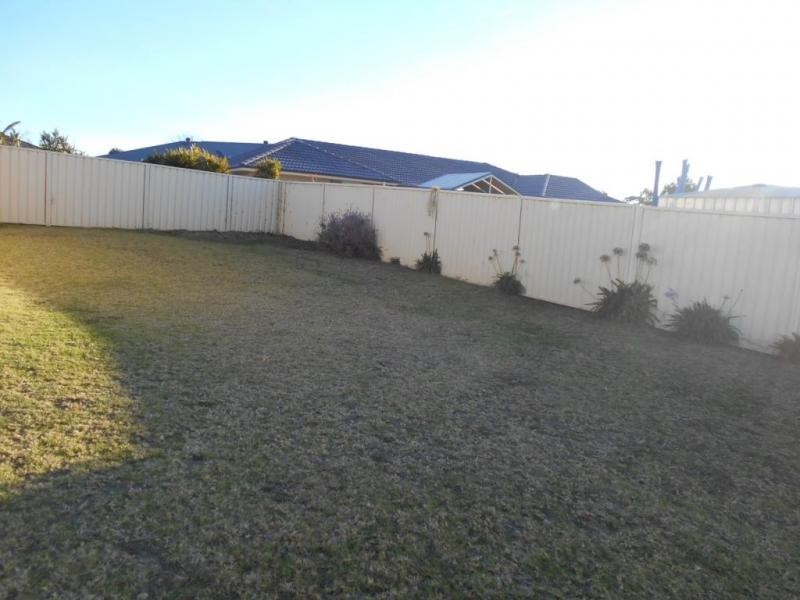 14 Carrington Park Drive, Nowra NSW 2541
