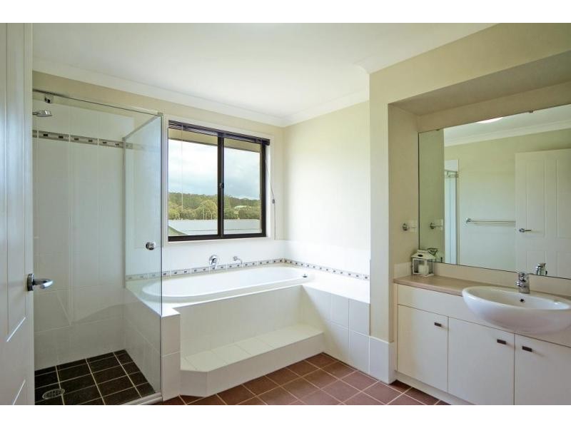 15 Cardwell Drive, Nowra Hill NSW 2540