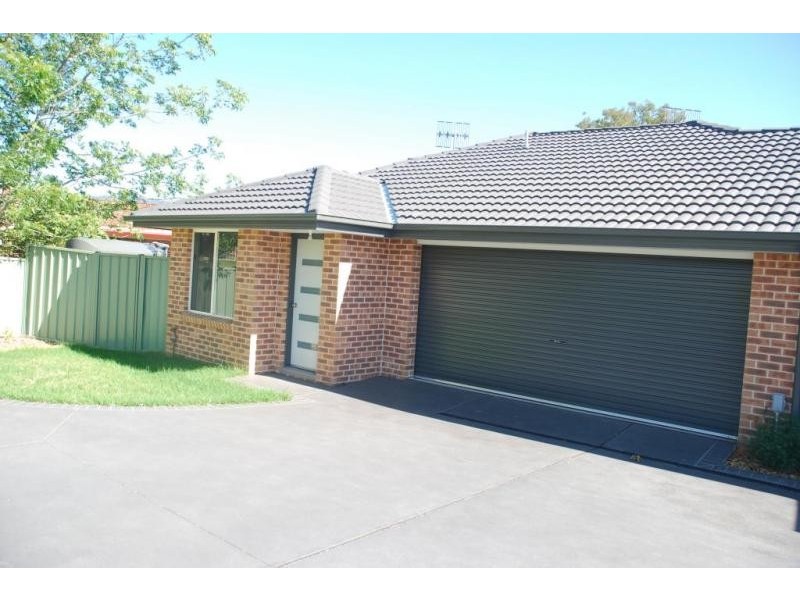 4/6 Waroo Place, Bomaderry NSW 2541