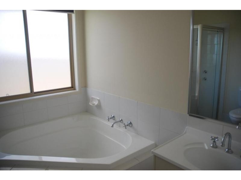 4 Bluebell Way, Worrigee NSW 2540