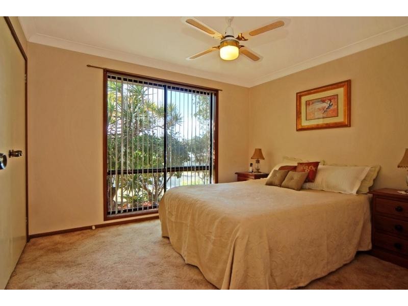 18 Rannoch Drive, West Nowra NSW 2541