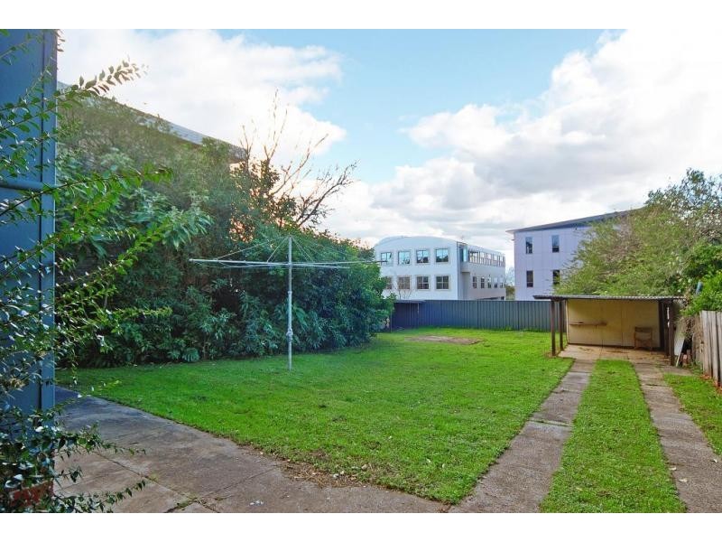 8 Burr Avenue, Nowra NSW 2541