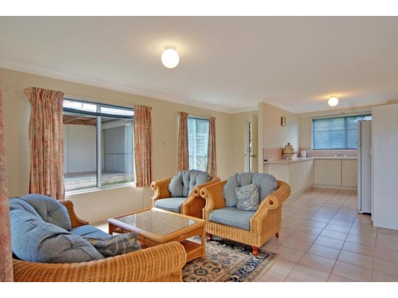 12a Crest Avenue, North Nowra NSW 2541