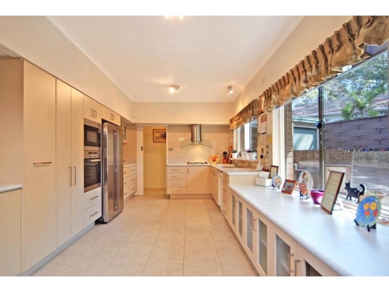 12 Mattes Way, Bomaderry NSW 2541