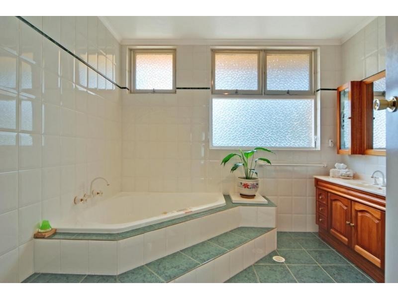 12 Mattes Way, Bomaderry NSW 2541