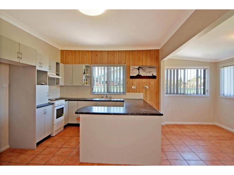 115 West Birriley Street, Bomaderry NSW 2541