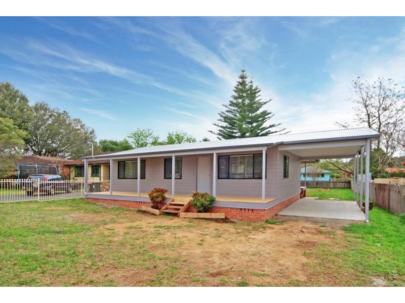 7 Sampson Crescent, Bomaderry NSW 2541