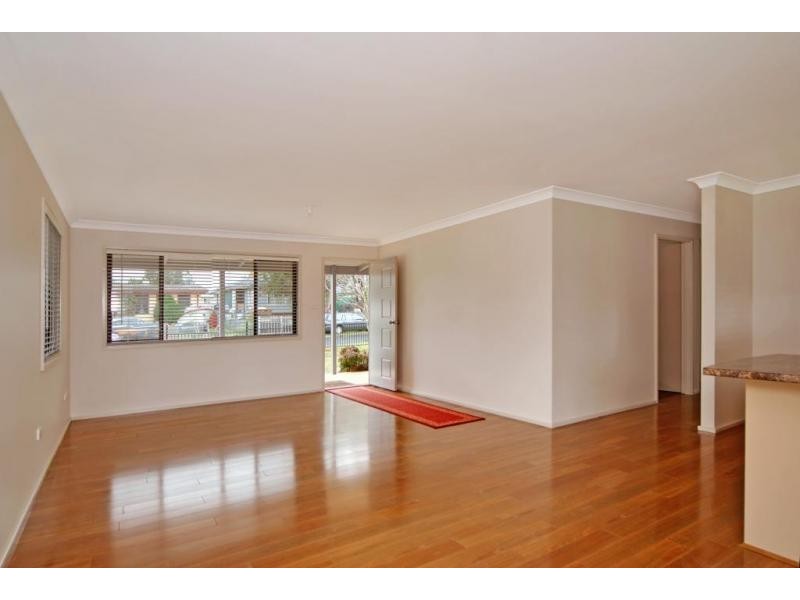 7 Sampson Crescent, Bomaderry NSW 2541