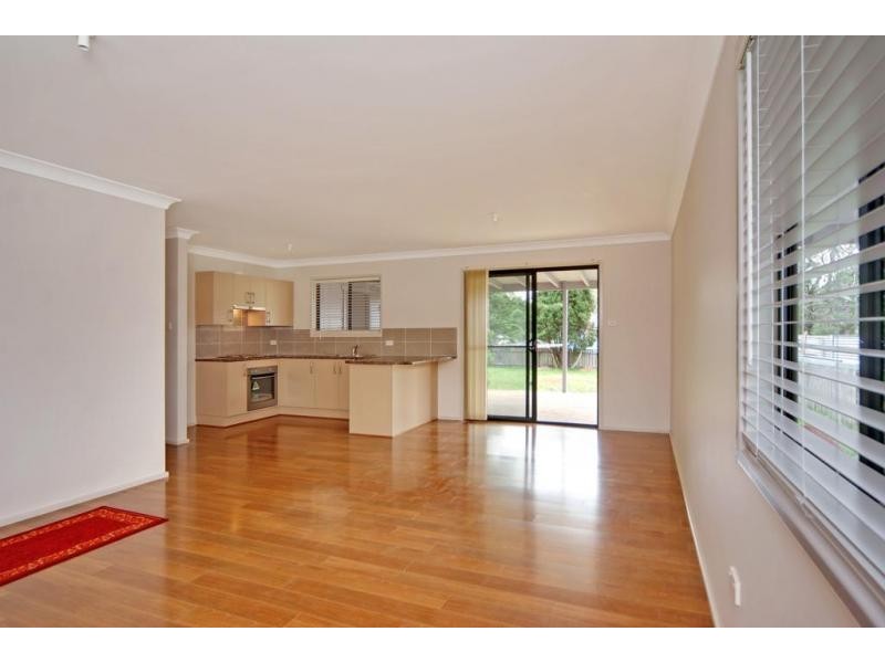 7 Sampson Crescent, Bomaderry NSW 2541