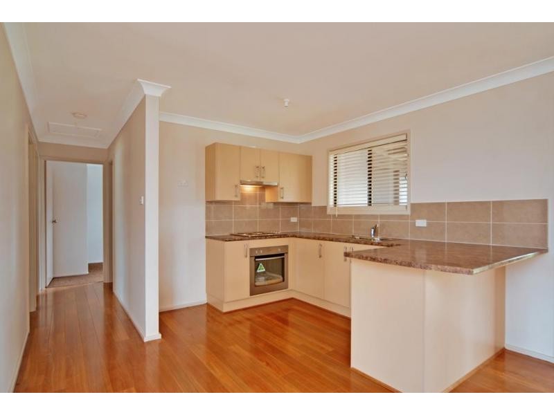 7 Sampson Crescent, Bomaderry NSW 2541