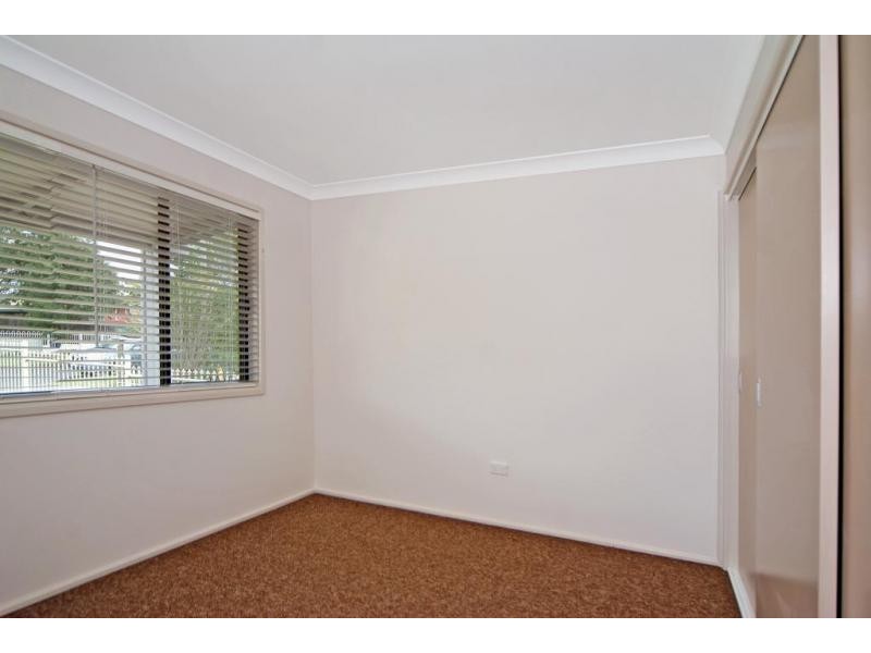 7 Sampson Crescent, Bomaderry NSW 2541