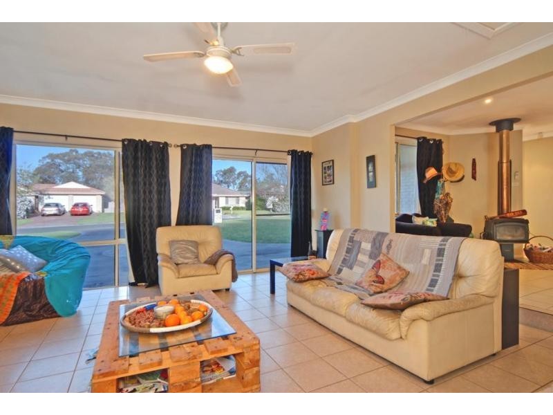 1 Lightwood Drive, West Nowra NSW 2541