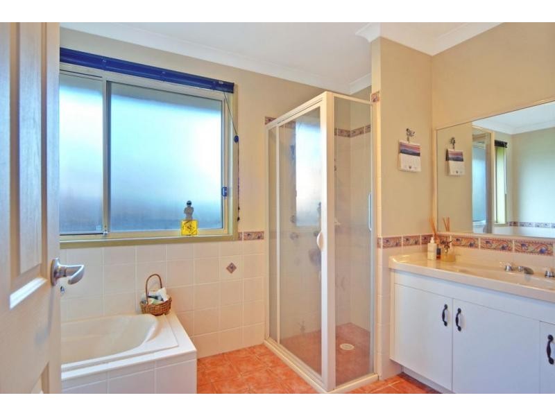 1 Lightwood Drive, West Nowra NSW 2541