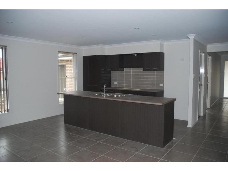 13 Guinea Flower Crescent, Worrigee NSW 2540