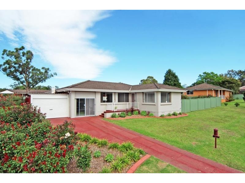4 Yeovil Drive, Bomaderry NSW 2541