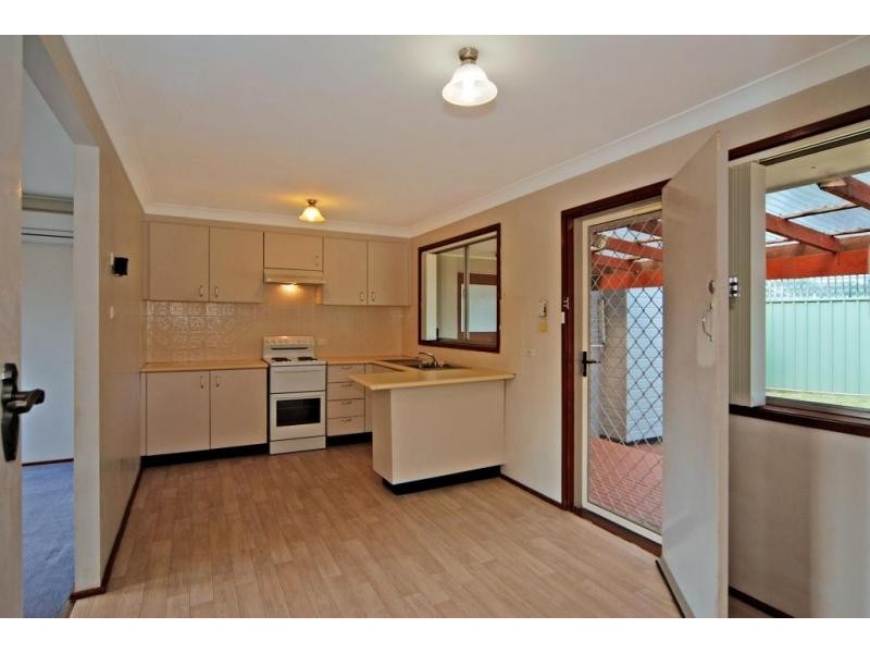 4 Yeovil Drive, Bomaderry NSW 2541