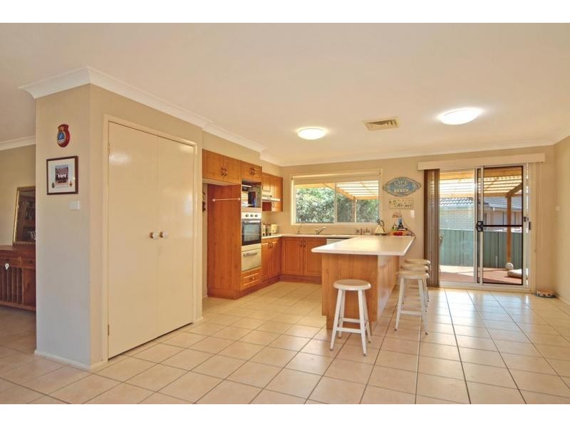 17 Hibiscus Place, Bomaderry NSW 2541