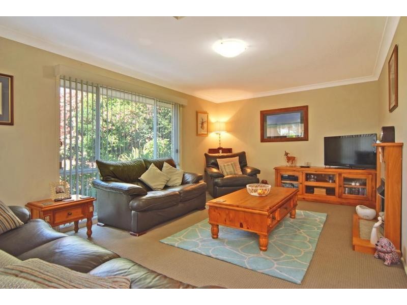 17 Hibiscus Place, Bomaderry NSW 2541