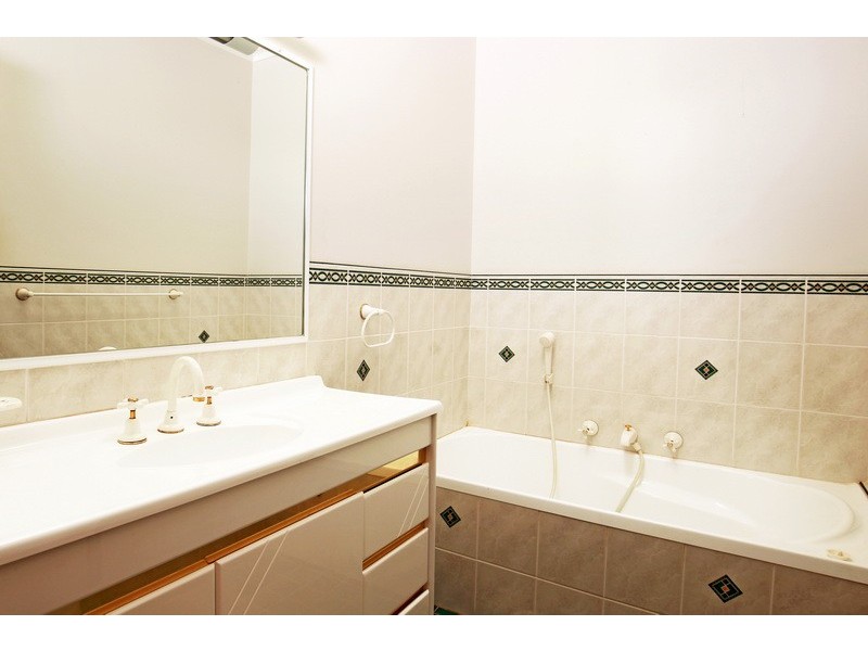 22 Lyrebird Drive, Nowra NSW 2541
