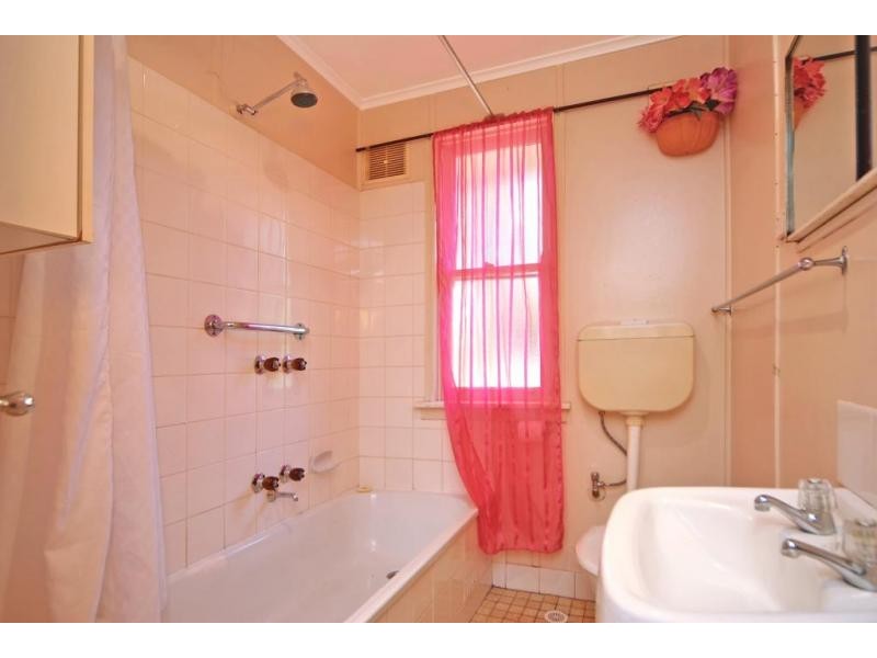 22 Seccombe Street, Nowra NSW 2541