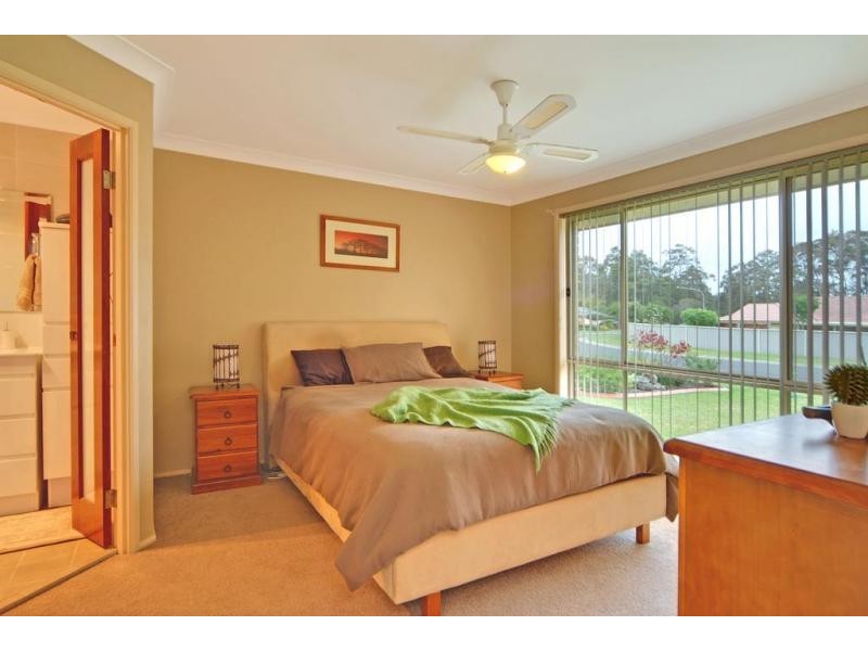 14 Lightwood Drive, West Nowra NSW 2541