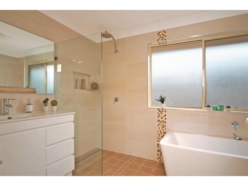 14 Lightwood Drive, West Nowra NSW 2541