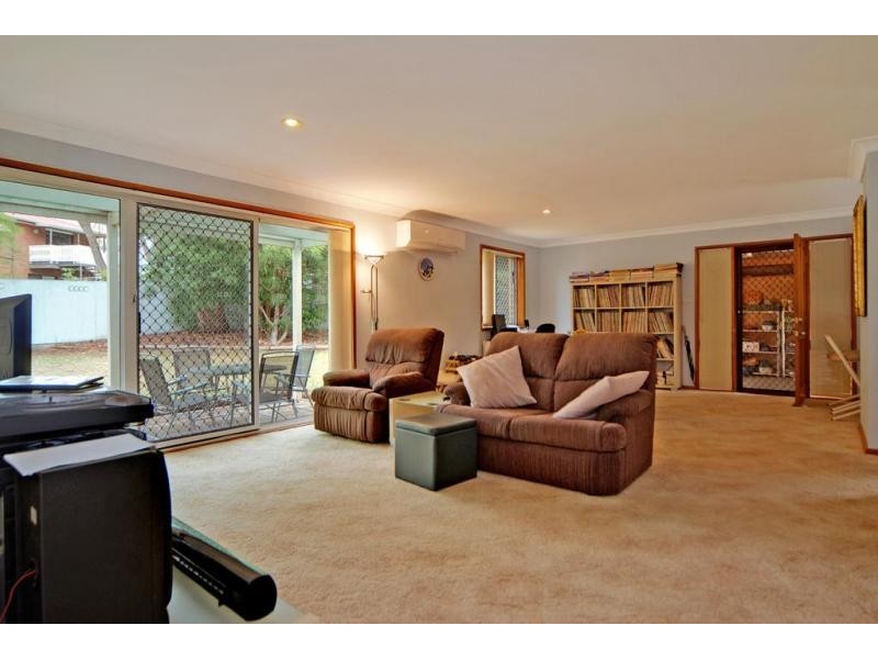 4/4 Carisbrooke Close, Bomaderry NSW 2541