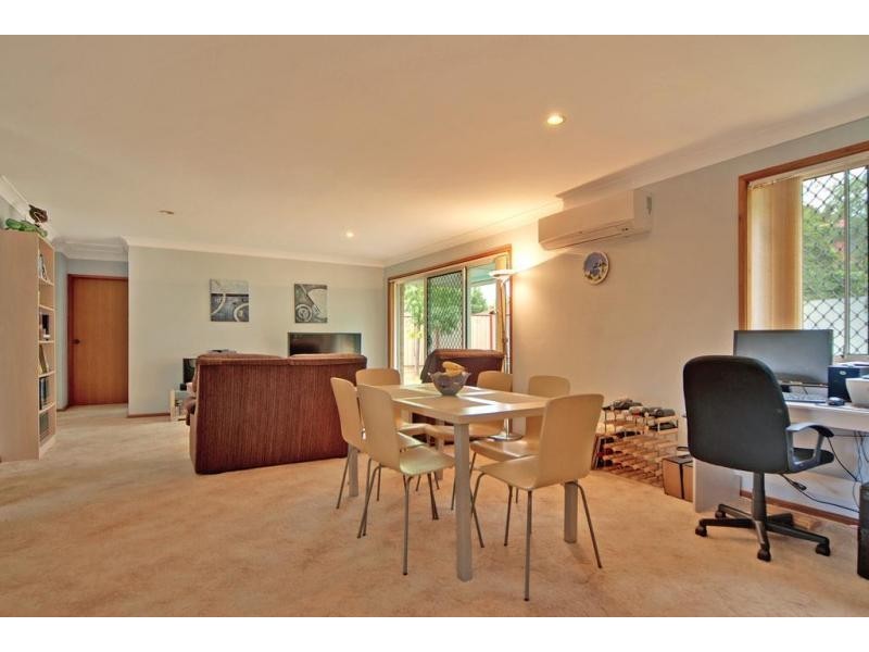 4/4 Carisbrooke Close, Bomaderry NSW 2541