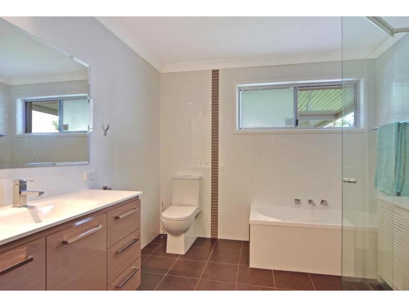 4 Ramsey Grove, Bomaderry NSW 2541