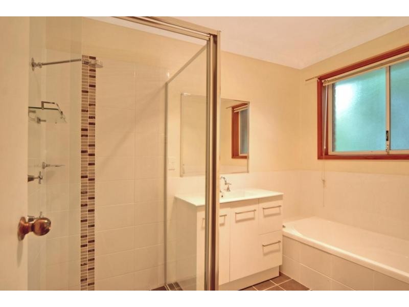 2/47 Brinawarr Street, Bomaderry NSW 2541