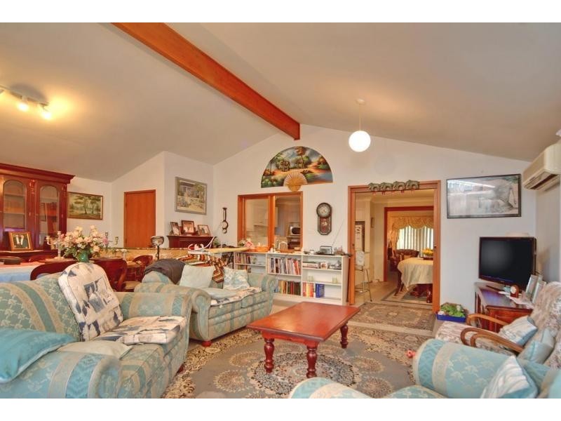 12 Jasmine Drive, Bomaderry NSW 2541