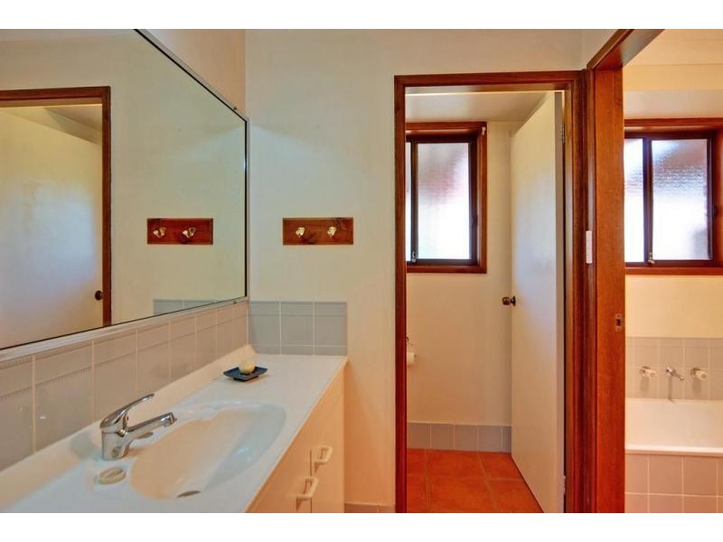 18 Rannoch Drive, West Nowra NSW 2541