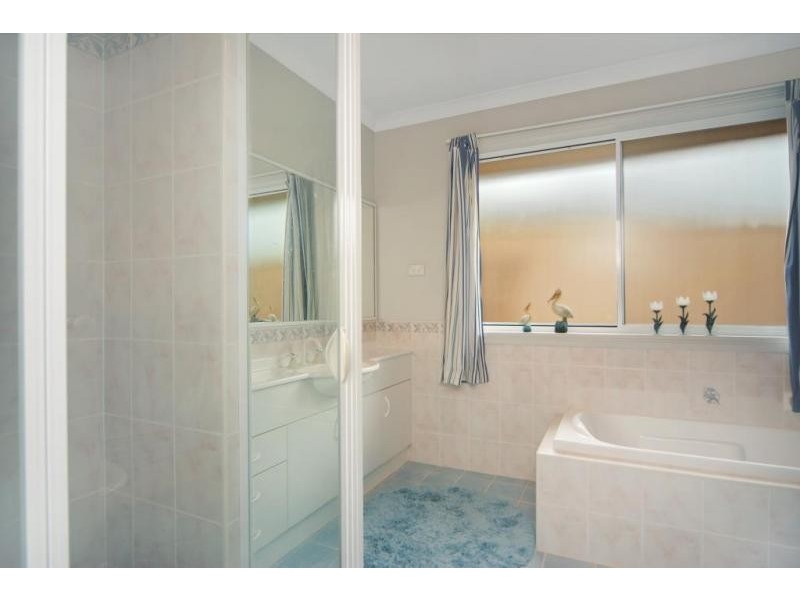 54 Kardella Avenue, Nowra NSW 2541