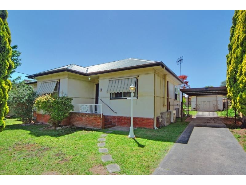 14 Brinawarr Street, Bomaderry NSW 2541
