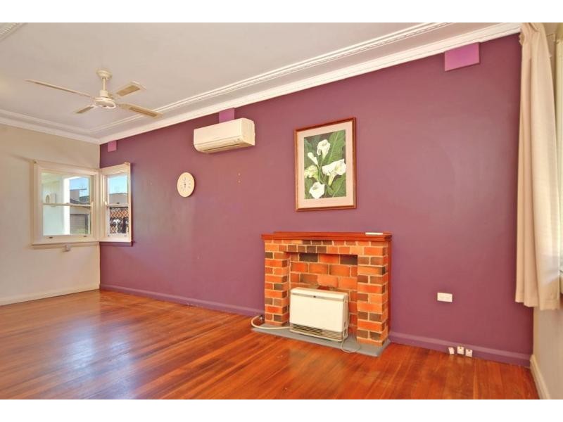 14 Brinawarr Street, Bomaderry NSW 2541