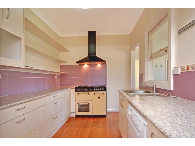 14 Brinawarr Street, Bomaderry NSW 2541