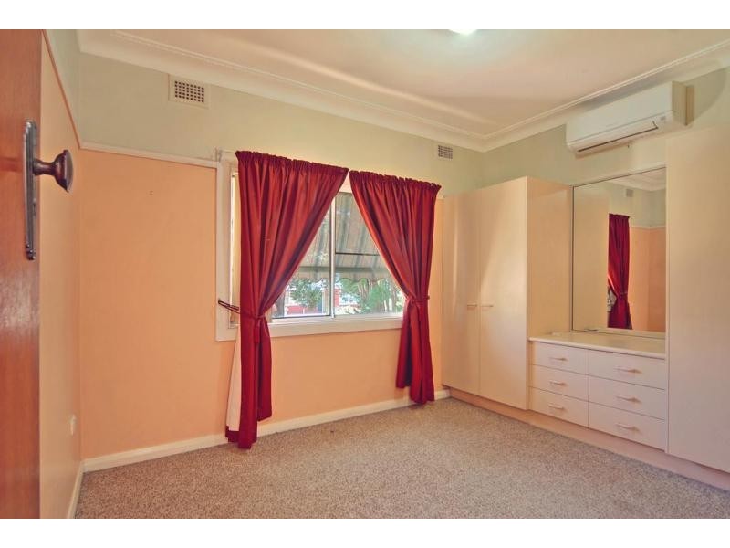 14 Brinawarr Street, Bomaderry NSW 2541