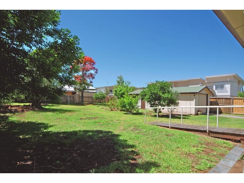 14 Brinawarr Street, Bomaderry NSW 2541