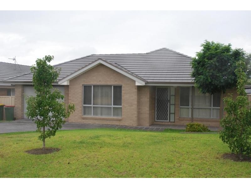 2/1 Palm Lily Close, Worrigee NSW 2540