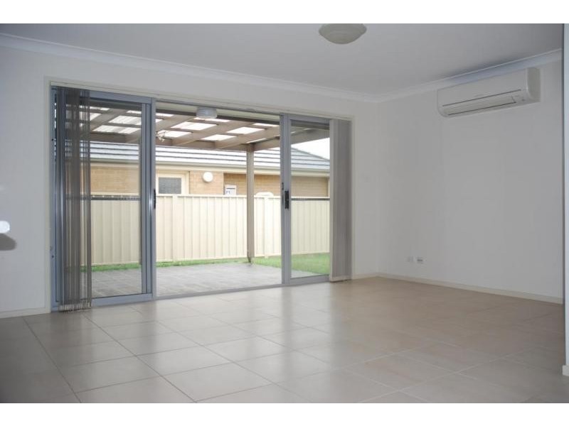 2/1 Palm Lily Close, Worrigee NSW 2540