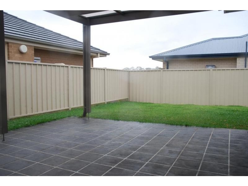 2/1 Palm Lily Close, Worrigee NSW 2540