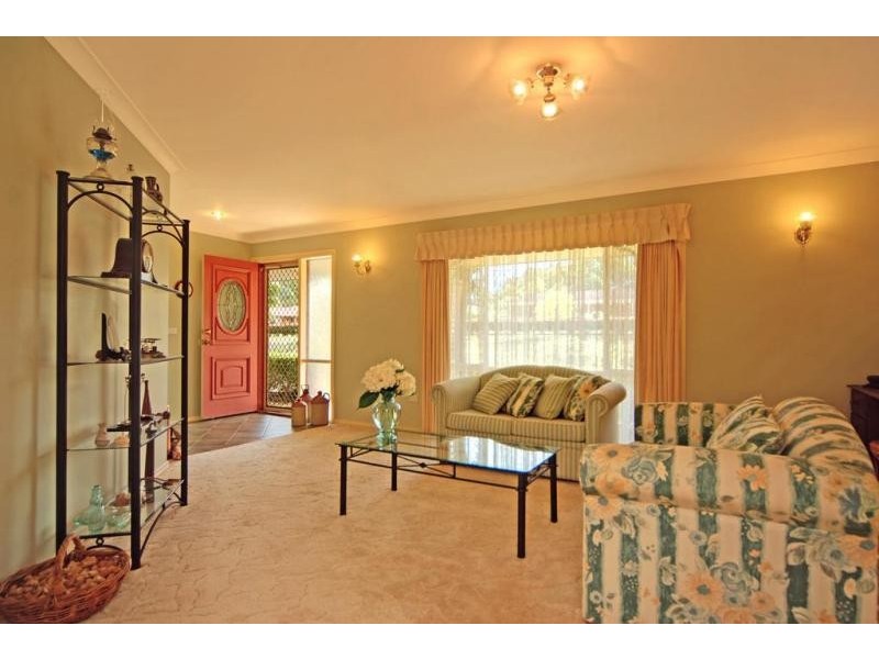 15 Tartarian Crescent, Bomaderry NSW 2541