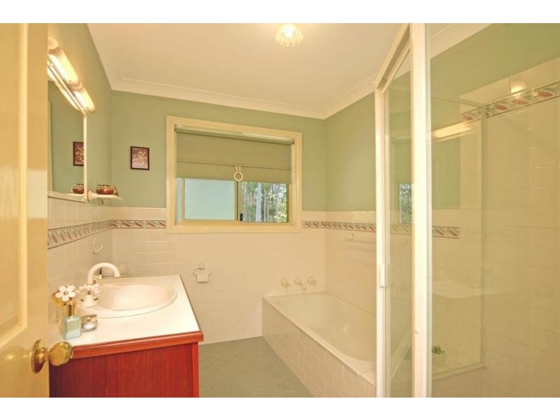 15 Tartarian Crescent, Bomaderry NSW 2541