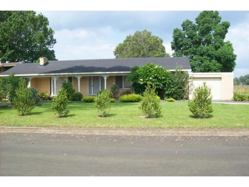 24 Lyrebird Drive, Nowra NSW 2541