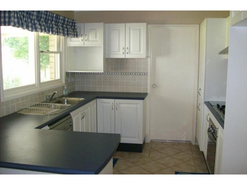 24 Lyrebird Drive, Nowra NSW 2541