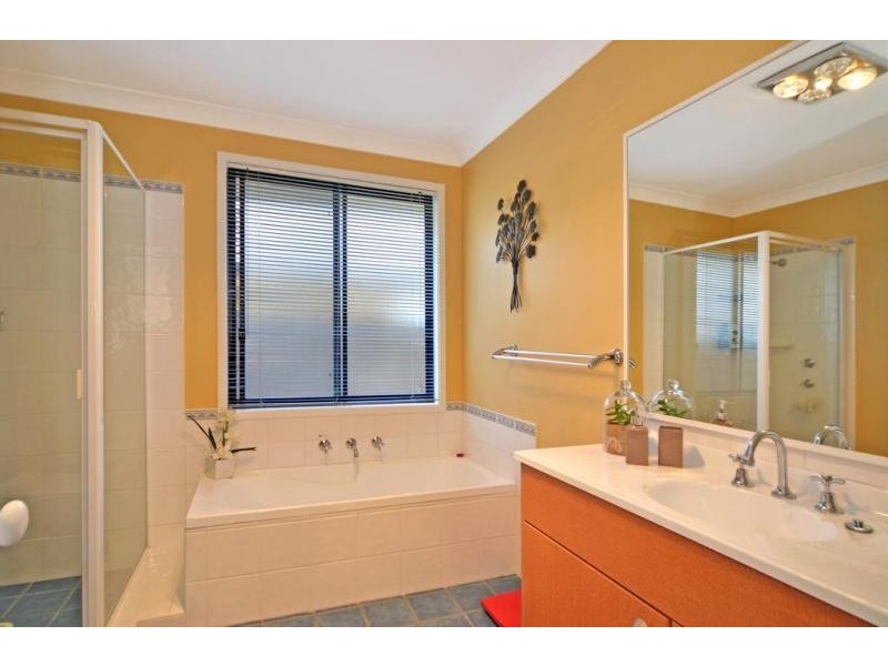 12 Guinea Flower Crescent, Worrigee NSW 2540