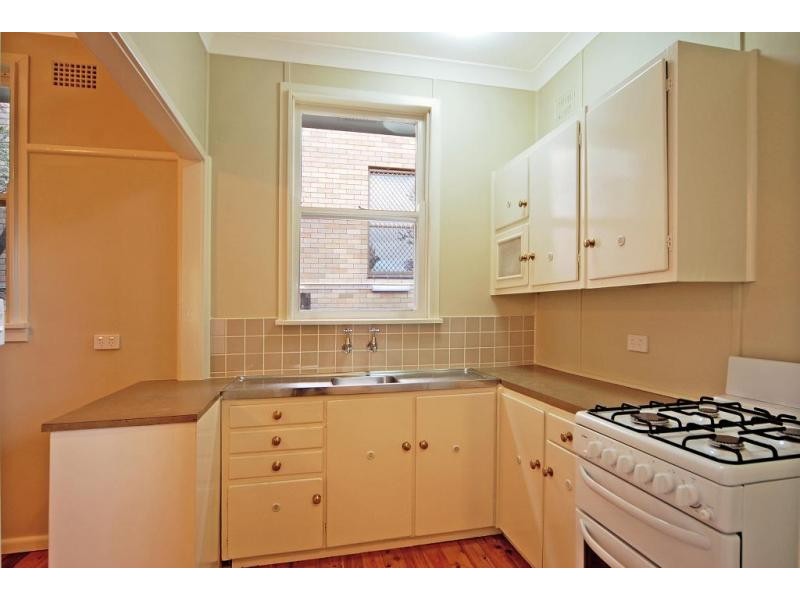 8 Burr Avenue, Nowra NSW 2541