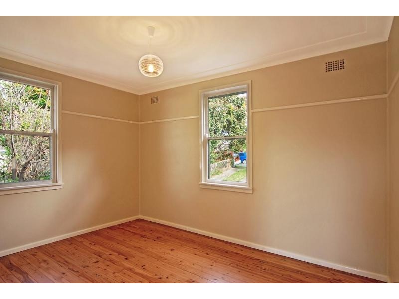 8 Burr Avenue, Nowra NSW 2541