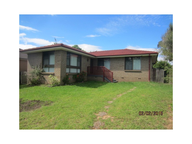 8 Yeovil Drive, Bomaderry NSW 2541