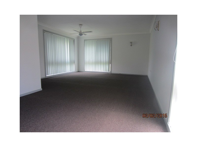 8 Yeovil Drive, Bomaderry NSW 2541